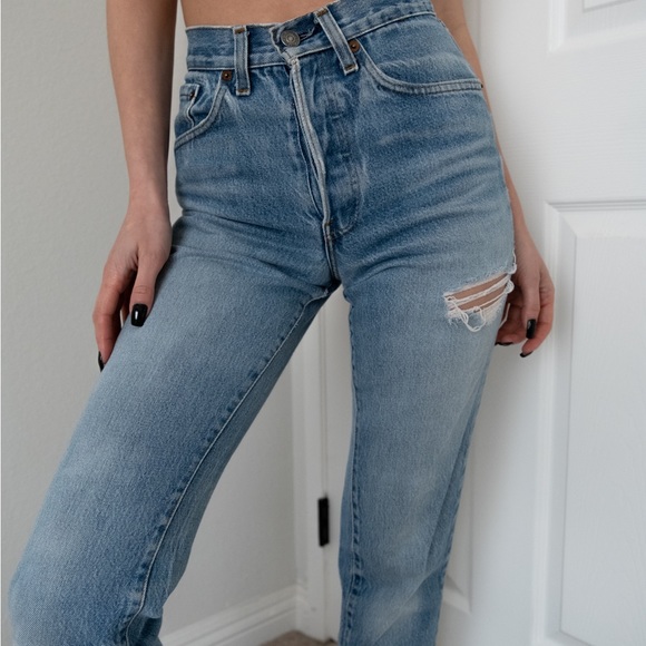 GORGEOUS light/medium wash faded vintage 501 Levi's! - Picture 3 of 6
